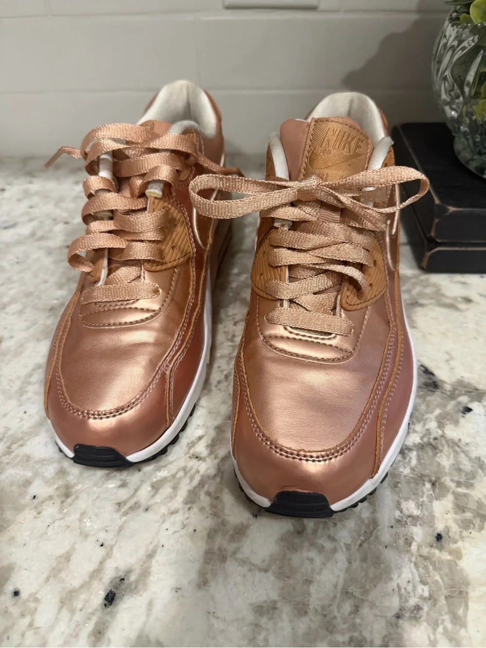 Nike AirMax 90 5.5 Y ROSE Gold Low-Top Sneakers